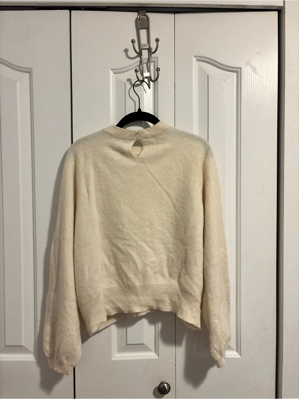 100% cashmere sweater in white/cream color, size XL